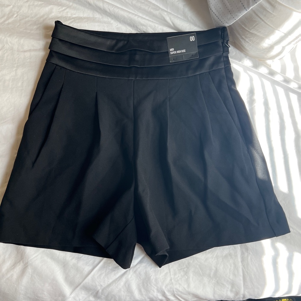 High waist midi shorts. Tuxedo waist . Brand new with tags. Black. size 00 - Picture 6 of 8